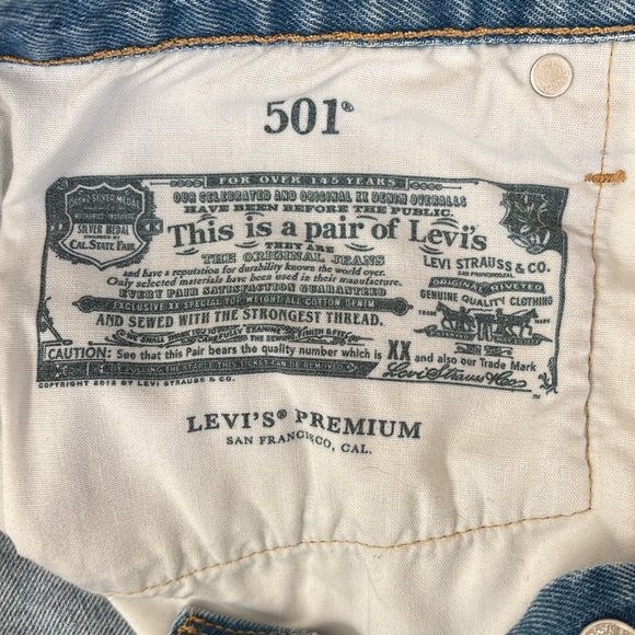 Levi 501 Jean shorts
Size W30 - Picture 2 of 5